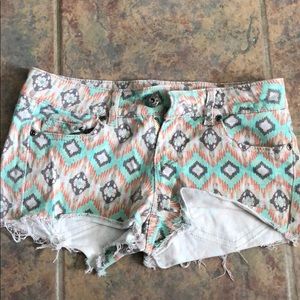 [mudd] size 3 tribal printed canvas shorts